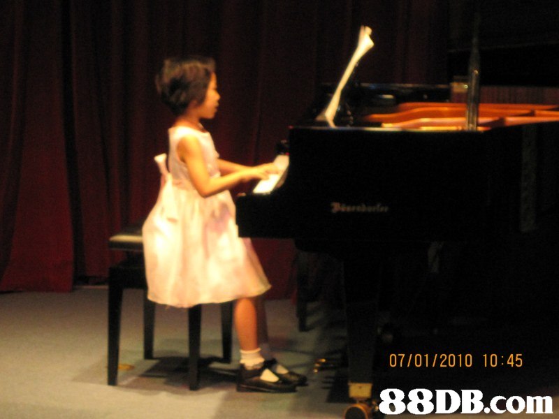 07/01/2010 10:45,piano,pianist,performance,music,keyboard