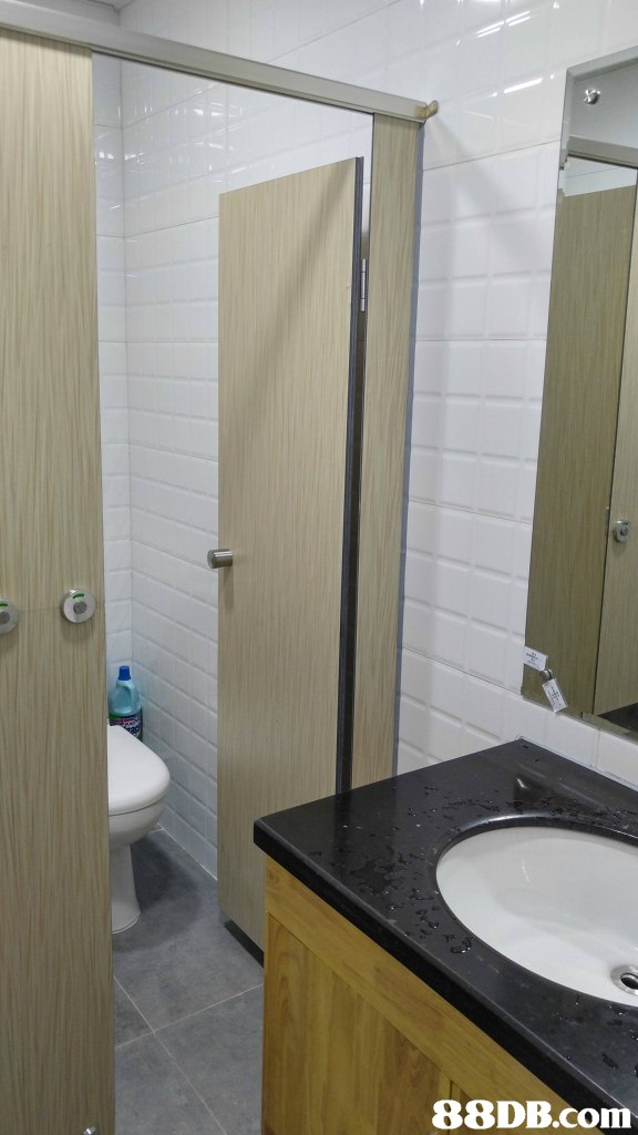 bathroom,property,room,interior design,plumbing fixture