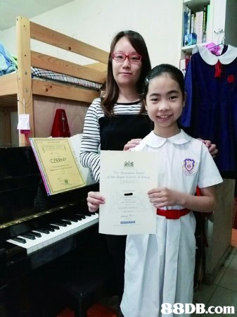 鋼琴老師  (DipABRSM)  - Miss Man 皇家音樂學院文憑畢業，八級鋼琴，全職女鋼琴導師 