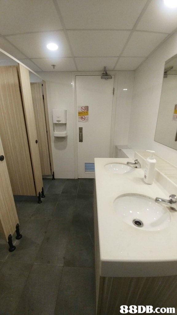 property,room,bathroom,floor,toilet