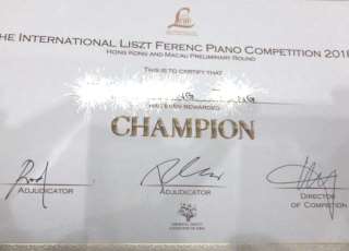 HE INTERNATIONAL LISZT FERENC PANO COMPETmON 2010 CHAMPION,font,