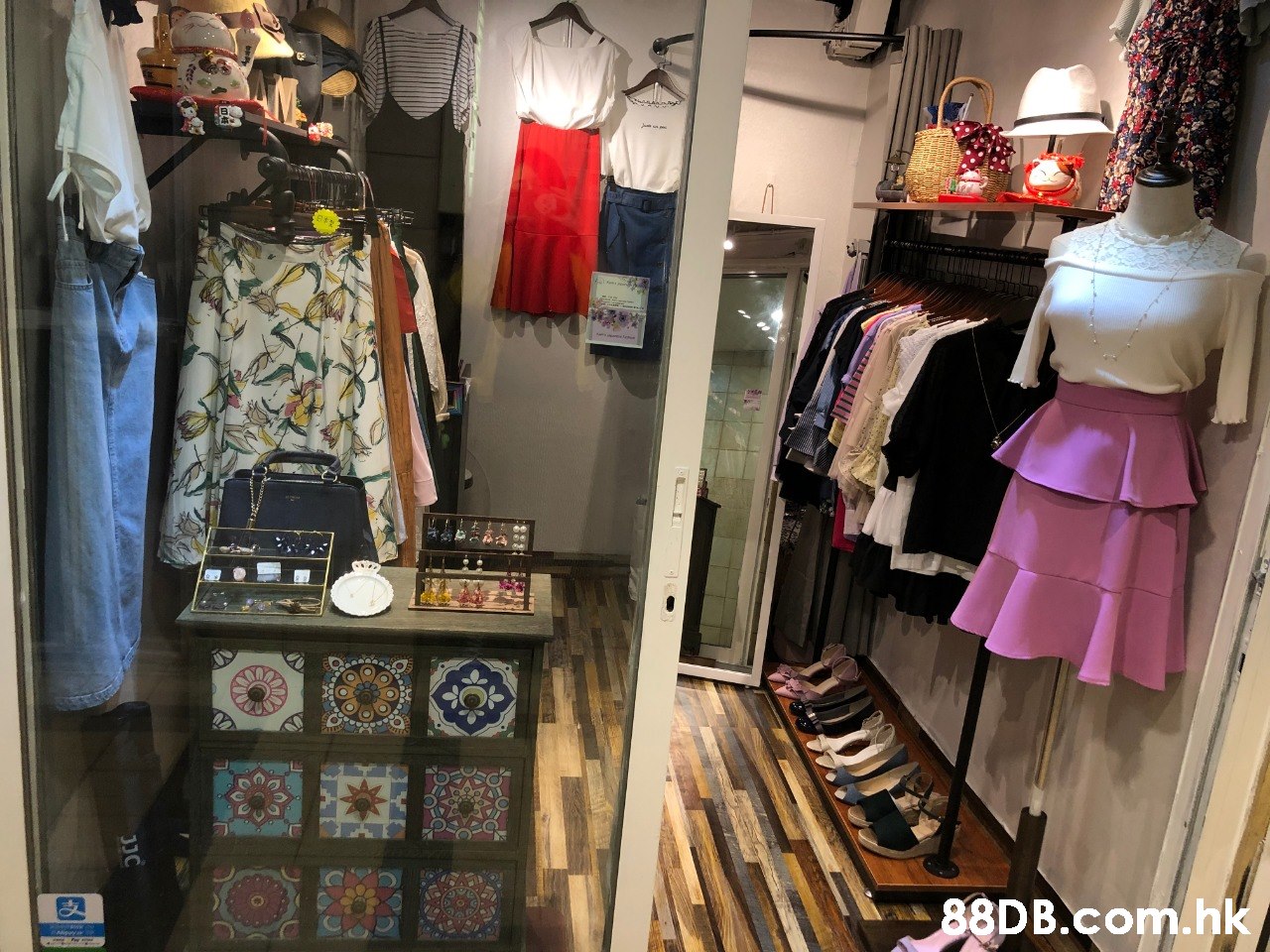 8DB.com.hk  Boutique,Clothing,Room,Fashion,Outlet store