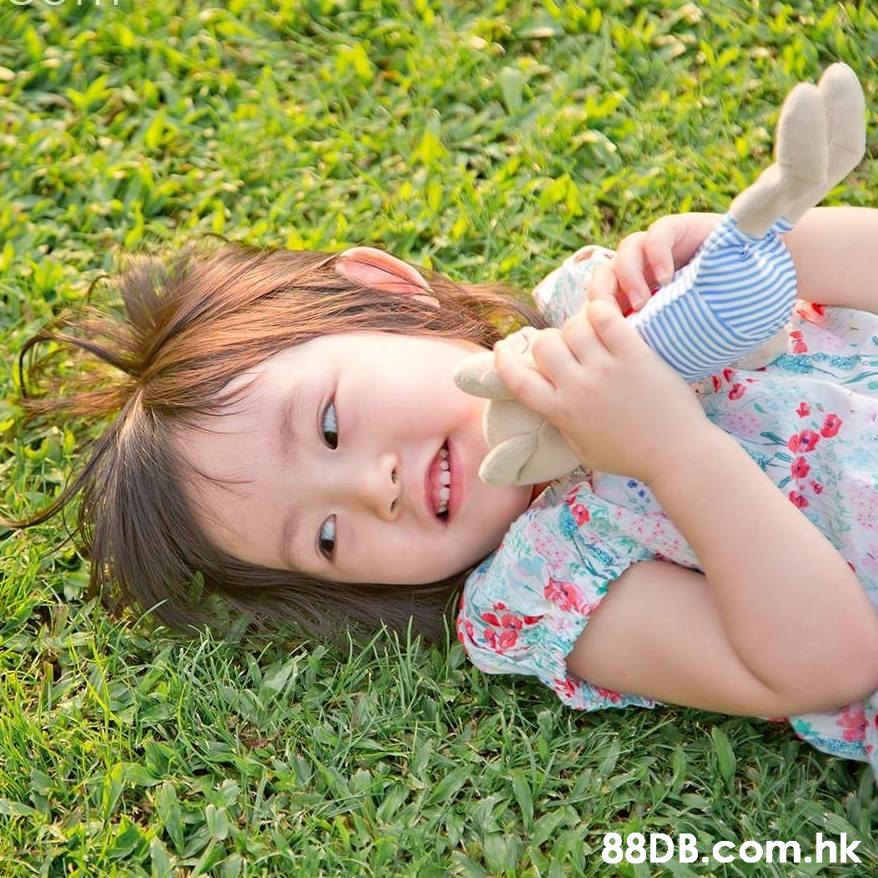 .hk  Child,People in nature,Grass,Photograph,Skin